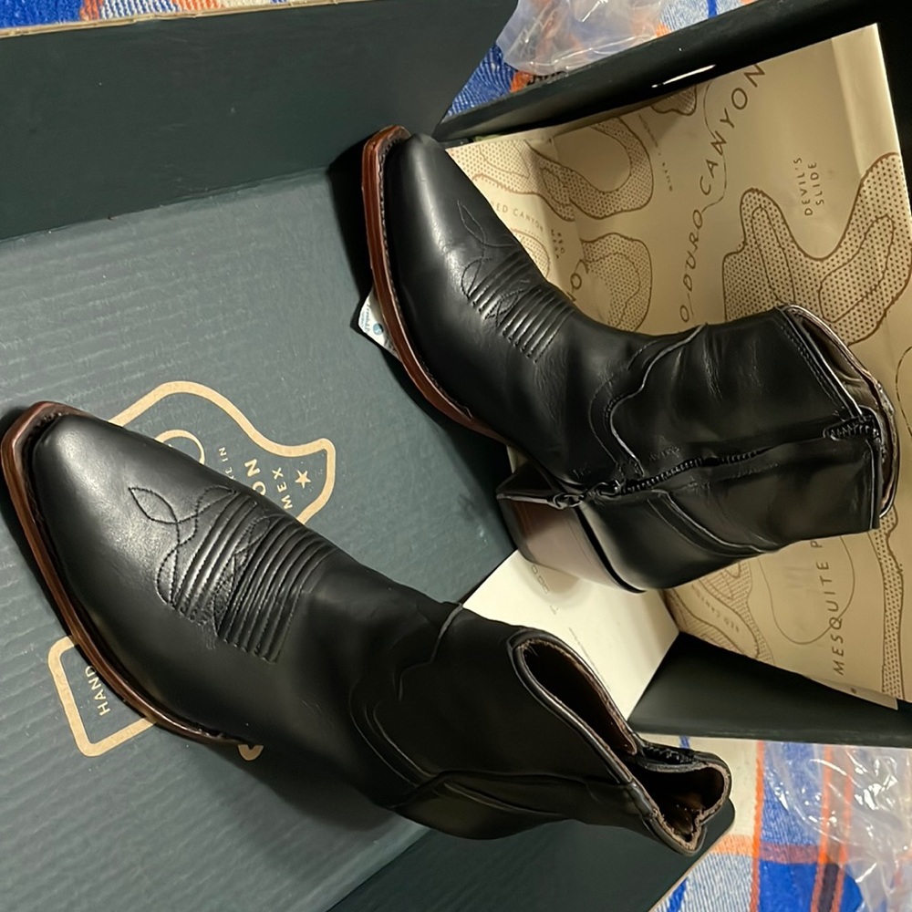 Size 6B Tecovas Black boots! Basically New! Used two times only! Still in box!